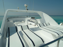 Pont bain de soleil sur M/Y Sweet Dream croisière plongée yacht à moteur à Marsa Alam Egypte