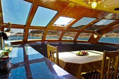 Salle à manger sur King Snefro 6 croisière plongée yacht à moteur à Sharm el Sheikh en Egypte
