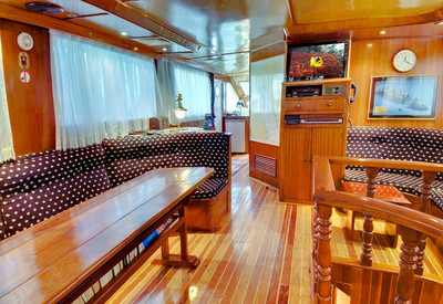 Salon intérieur sur King Snefro 6 croisière plongée yacht à moteur à Sharm el Sheikh en Egypte