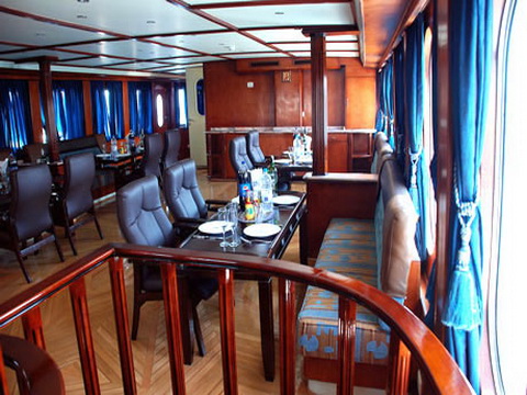 Salle à manger sur M/Y Spirit croisière plongée yacht à moteur à Sharm el Sheikh en Egypte