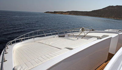 Soleil avant le pont sur M/Y Vasseem croisière plongée yacht à moteur à Sharm el Sheikh en Egypte